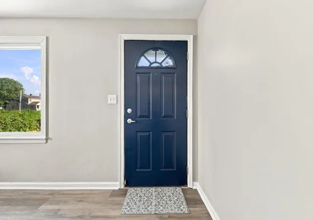Photo 4 of Single family home for sale at 2465 Hamilton Ave, Columbus, OH 43211 | MLS# 226040027 | Listing updated on 2026-10-22