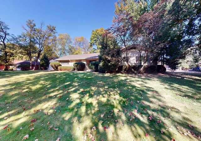 Photo 2 of Single family home for sale at 1350 Brookwood Pl, Columbus, OH 43209 | MLS# 226040462 | Listing updated on 2026-10-26