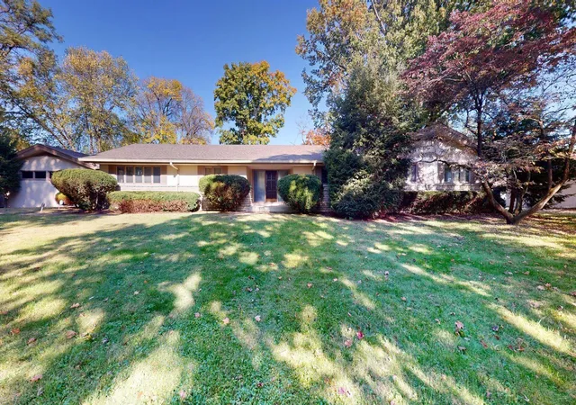 Photo 3 of Single family home for sale at 1350 Brookwood Pl, Columbus, OH 43209 | MLS# 226040462 | Listing updated on 2026-10-26