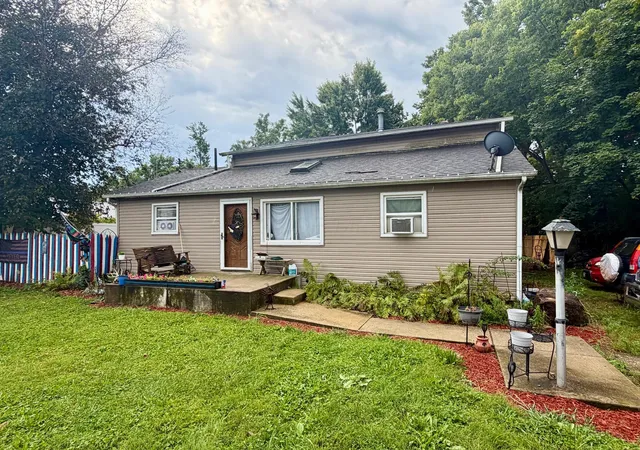 Photo 2 of Single family home for sale at 102 Vine St E, Edison, OH 43320 | MLS# 226039916 | Listing updated on 2026-10-21
