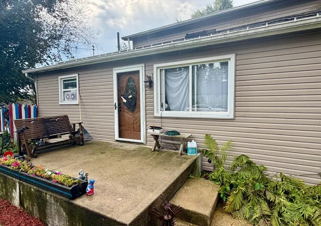 Photo 3 of Single family home for sale at 102 Vine St E, Edison, OH 43320 | MLS# 226039916 | Listing updated on 2026-10-21
