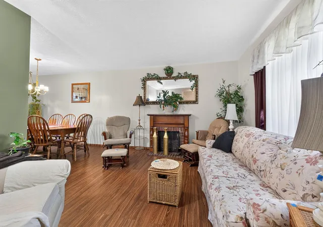 Photo 4 of Sale Pending at 3014 Osgood Rd E, Columbus, OH 43232 | MLS# 226039926 | Listing updated on 2026-10-23
