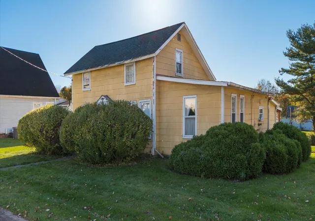 Photo 2 of Single family home for sale at 157 N Market St, Martinsburg, OH 43037 | MLS# 226039960 | Listing updated on 2026-10-26
