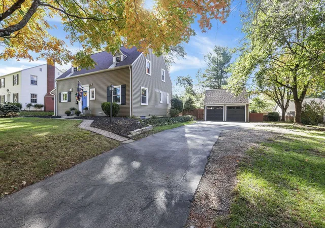 Photo 3 of Single family home for sale at 151 W Beaumont Rd, Columbus, OH 43214 | MLS# 226039938 | Listing updated on 2026-10-28