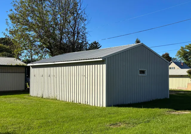 Photo 2 of Single family home for sale at 213 Foster St, Pleasantville, OH 43148 | MLS# 226040571 | Listing updated on 2026-10-28