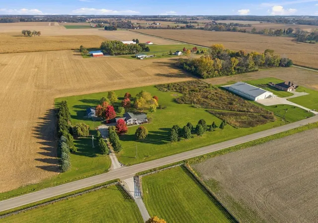 Photo 3 of Single family home for sale at 3305 E Peterson Rd, Troy, OH 45373 | MLS# 226039943 | Listing updated on 2026-10-28