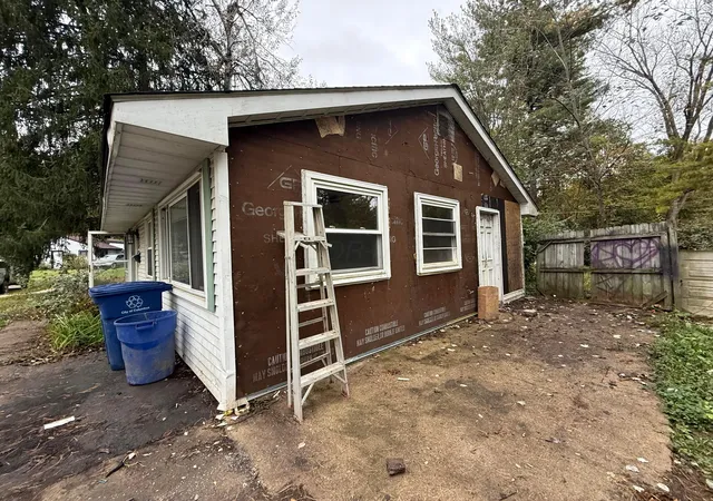 Photo 3 of Single family home for sale at 2462 Dawnlight Ave, Columbus, OH 43211 | MLS# 226039947 | Listing updated on 2026-10-21