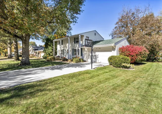 Photo 2 of Single family home for sale at 900 Melody Ln, Bucyrus, OH 44820 | MLS# 226040001 | Listing updated on 2026-10-27