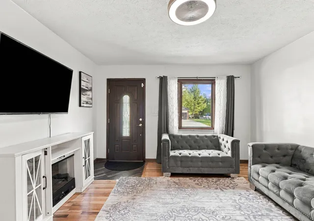 Photo 4 of Single family home for sale at 1765 Ivyhill Loop N, Columbus, OH 43229 | MLS# 226040005 | Listing updated on 2026-10-27