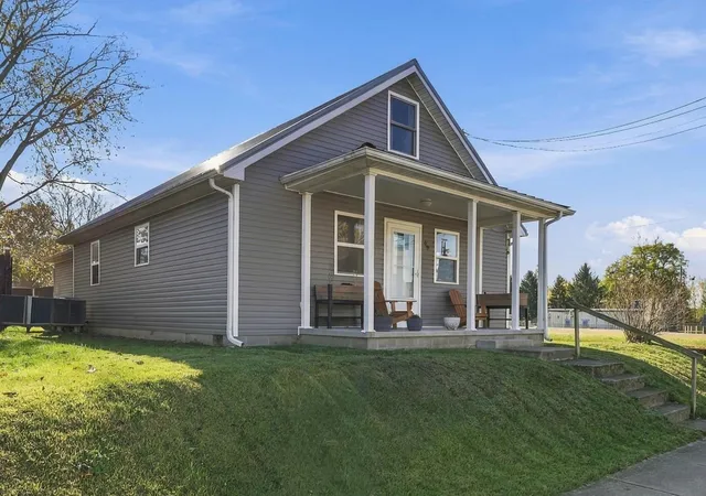 Photo 2 of Single family home for sale at 69 S Main St E, Frankfort, OH 45628 | MLS# 226040614 | Listing updated on 2026-10-28
