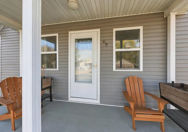 Photo 3 of Single family home for sale at 69 S Main St E, Frankfort, OH 45628 | MLS# 226040614 | Listing updated on 2026-10-28