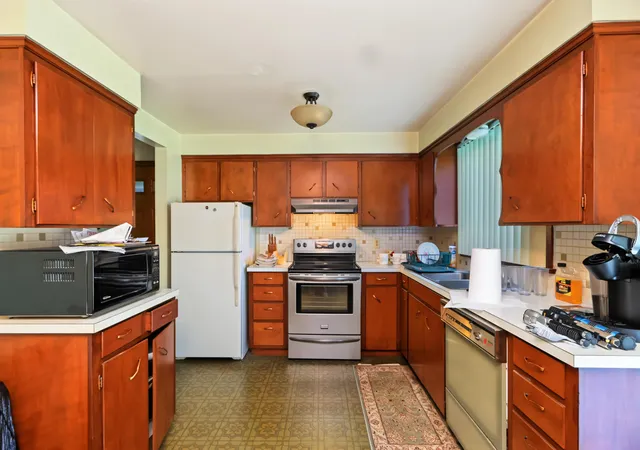 Photo 2 of Sale Pending at 1581 Grace St, Mansfield, OH 44905 | MLS# 226040075 | Listing updated on 2026-10-22