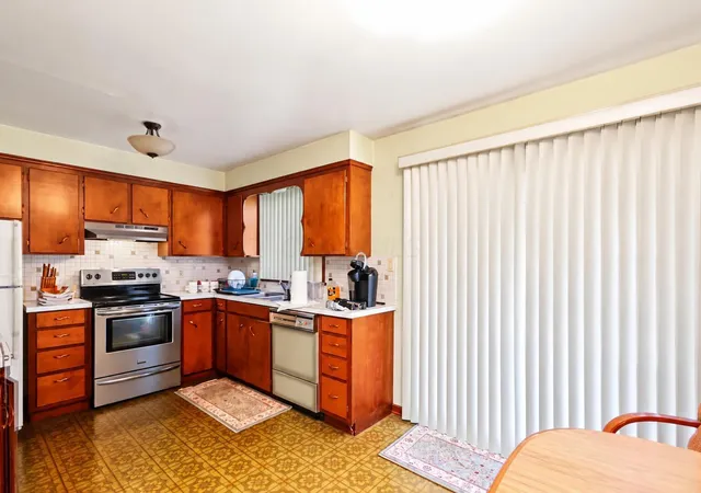Photo 3 of Sale Pending at 1581 Grace St, Mansfield, OH 44905 | MLS# 226040075 | Listing updated on 2026-10-22