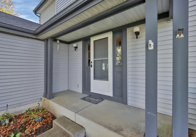 Photo 4 of Single family home for sale at 5219 Aurora Dr, Hilliard, OH 43026 | MLS# 226040029 | Listing updated on 2026-10-24