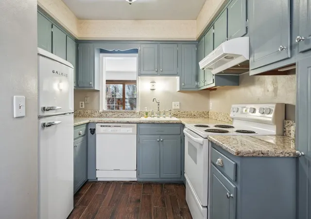 Photo 3 of Condo for sale at 4730 Merrifield Pl #21, Columbus, OH 43220 | MLS# 226040525 | Listing updated on 2026-10-24
