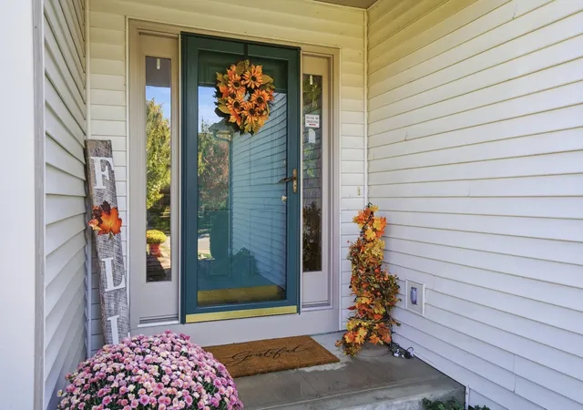 Photo 1 of Single family home for sale at 956 Portlock Dr, Columbus, OH 43228 | MLS# 226040042 | Listing updated on 2026-10-23