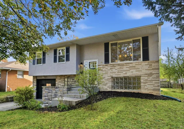 Photo 2 of Single family home for sale at 1221 Kildale Sq S, Columbus, OH 43229 | MLS# 226040841 | Listing updated on 2026-10-29