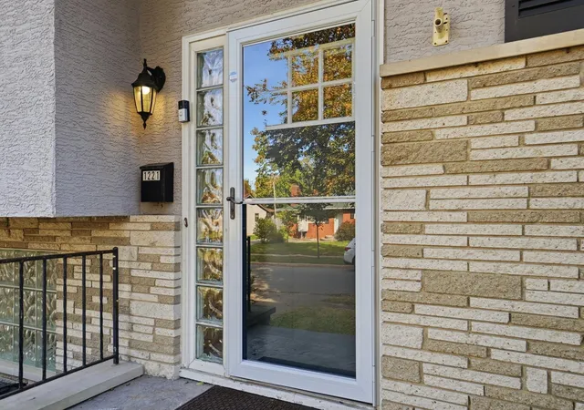 Photo 3 of Single family home for sale at 1221 Kildale Sq S, Columbus, OH 43229 | MLS# 226040841 | Listing updated on 2026-10-29