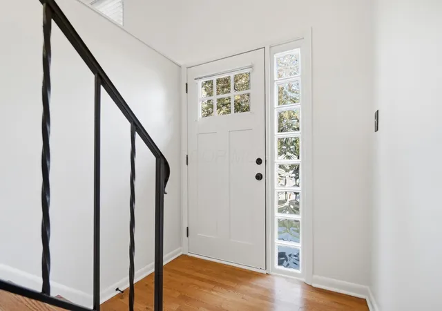 Photo 4 of Single family home for sale at 1221 Kildale Sq S, Columbus, OH 43229 | MLS# 226040841 | Listing updated on 2026-10-29