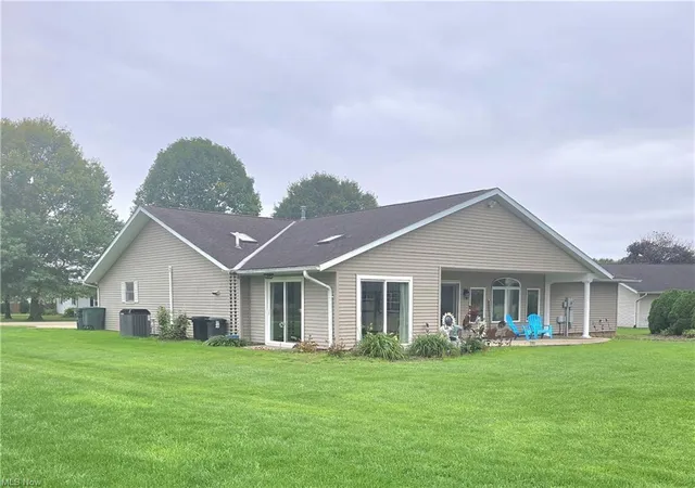Photo 1 of Single family home for sale at 6215 Southview Dr, Nashport, OH 43830 | MLS# 226040060 | Listing updated on 2026-10-21