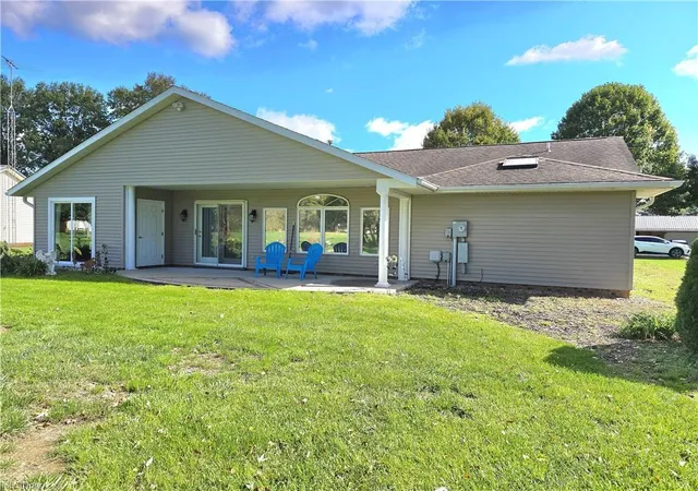 Photo 2 of Single family home for sale at 6215 Southview Dr, Nashport, OH 43830 | MLS# 226040060 | Listing updated on 2026-10-21