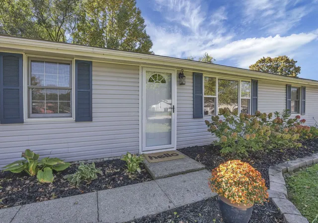 Photo 2 of Single family home for sale at 375 Green Ave, Groveport, OH 43125 | MLS# 226040343 | Listing updated on 2026-10-23