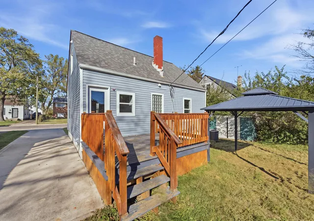 Photo 2 of Single family home for sale at 2895 E 12th Avenue, Columbus, OH 43219 | MLS# 226040111 | Listing updated on 2026-10-26