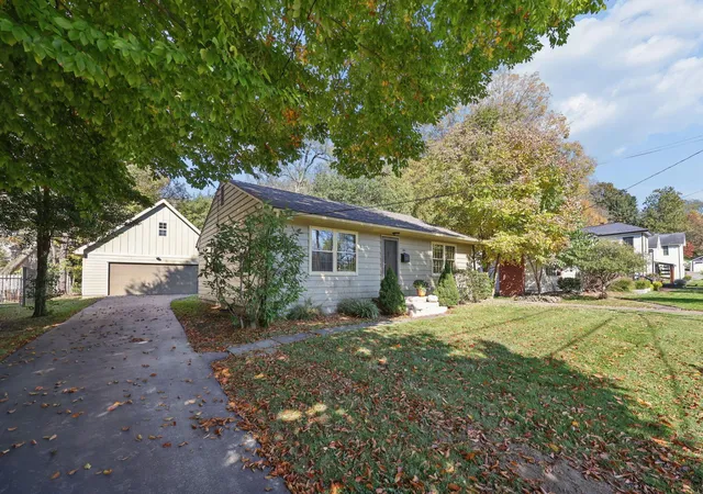 Photo 2 of Single family home for sale at 324 E Maple St, Granville, OH 43023 | MLS# 226040302 | Listing updated on 2026-10-26