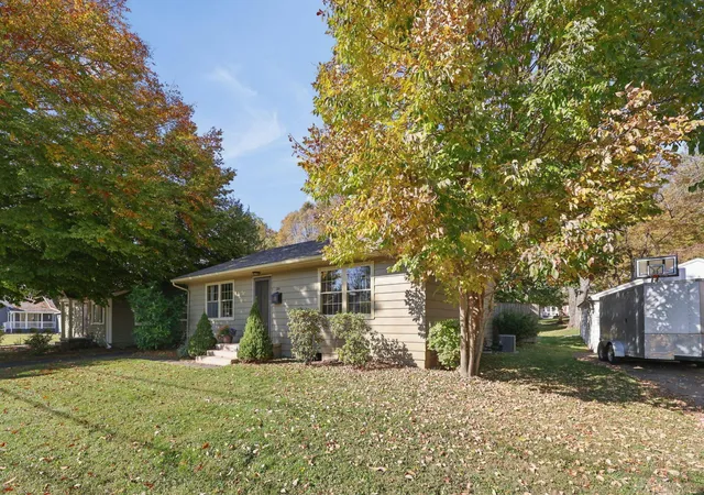 Photo 3 of Single family home for sale at 324 E Maple St, Granville, OH 43023 | MLS# 226040302 | Listing updated on 2026-10-26