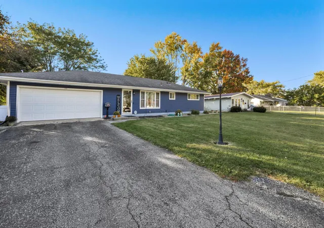 Photo 3 of Single family home for sale at 297 Dennis Ave, Marion, OH 43302 | MLS# 226040142 | Listing updated on 2026-10-30