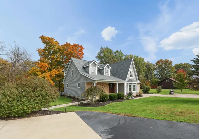 Photo 3 of Single family home for sale at 9385 Hill Rd NW, Pickerington, OH 43147 | MLS# 226040155 | Listing updated on 2026-10-28
