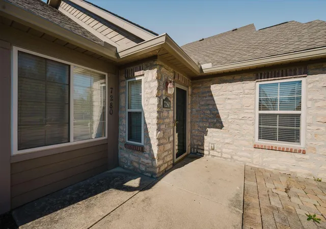 Listing Photo 5 - Condo for sale in building located at 7280 Fls Vw Cir, Delaware, OH 43015