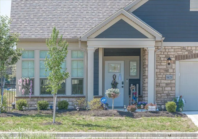 Photo 2 of Single family home for sale at 1621 E Waterside Dr, Circleville, OH 43113 | MLS# 226040167 | Listing updated on 2026-10-27