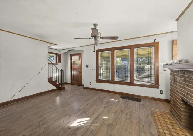 Photo 4 of Single family home for sale at 585 Binns Blvd, Columbus, OH 43204 | MLS# 226040246 | Listing updated on 2026-10-22