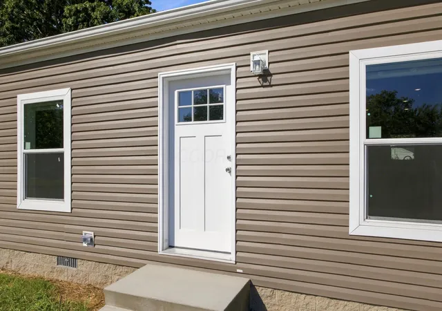 Photo 2 of Single family home for sale at 1077 Sunshine St, Circleville, OH 43113 | MLS# 226040228 | Listing updated on 2026-10-27