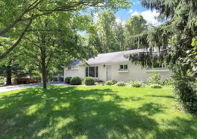 Photo 3 of Single family home for sale at 227 Olentangy View Dr, Delaware, OH 43015 | MLS# 226040387 | Listing updated on 2026-10-27