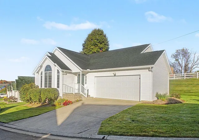 Photo 1 of Single family home for sale at 17 Waters Edge Dr, Mount Vernon, OH 43050 | MLS# 226040216 | Listing updated on 2026-10-26