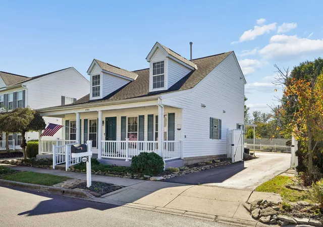 Photo 2 of Single family home for sale at 4545 Stranton Park Dr, Grove City, OH 43123 | MLS# 226040354 | Listing updated on 2026-10-23