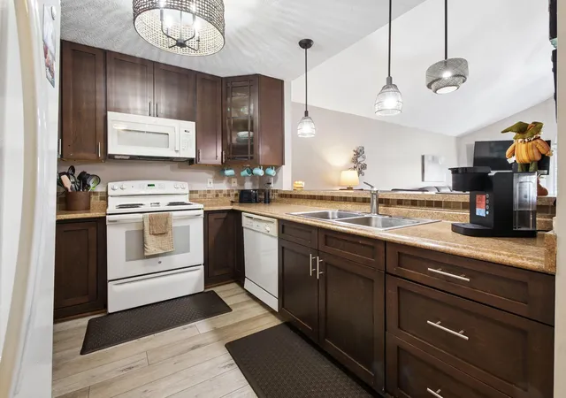 Photo 3 of Condo for sale at 6902 Greensview Village Dr, Canal Winchester, OH 43110 | MLS# 226040951 | Listing updated on 2026-10-30