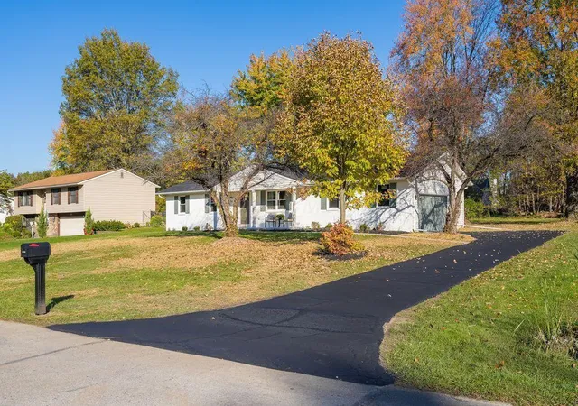 Photo 4 of Sale Pending at 104 Woodbridge Pl, Reynoldsburg, OH 43068 | MLS# 226040464 | Listing updated on 2026-10-27