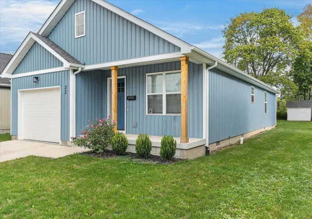 Photo 3 of Single family home for sale at 32 Maple St, Jeffersonville, OH 43128 | MLS# 226040320 | Listing updated on 2026-10-23