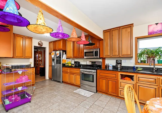 Photo 4 of Single family home for sale at 825 Ash St, Galion, OH 44833 | MLS# 226040460 | Listing updated on 2026-10-23