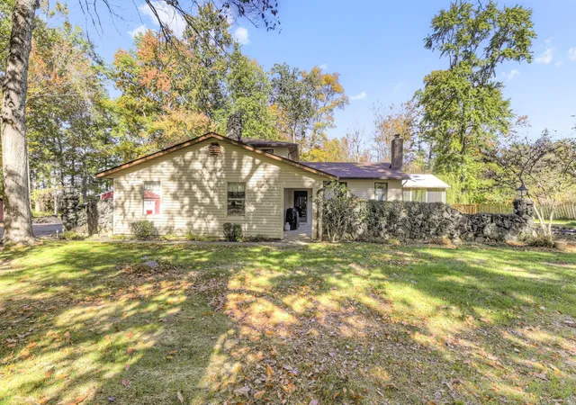 Photo 2 of Single family home for sale at 2450 Musser Rd NE, Baltimore, OH 43105 | MLS# 226040396 | Listing updated on 2026-10-26