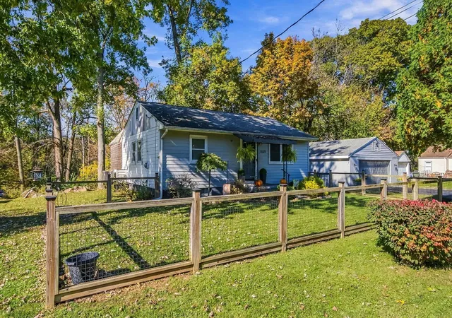 Photo 2 of Single family home for sale at 5523 Walnut View Blvd, Columbus, OH 43230 | MLS# 226040493 | Listing updated on 2026-10-27