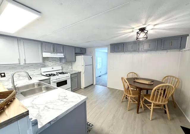 Photo 3 of Single family home for sale at 206 Rhode Is Rd, Elyria, OH 44035 | MLS# 226040417 | Listing updated on 2026-10-27