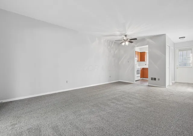 Listing Photo 5 - Condo for sale in building located at 2336 Woodbrook Cir N, Columbus, OH 43223 - Unit #B
