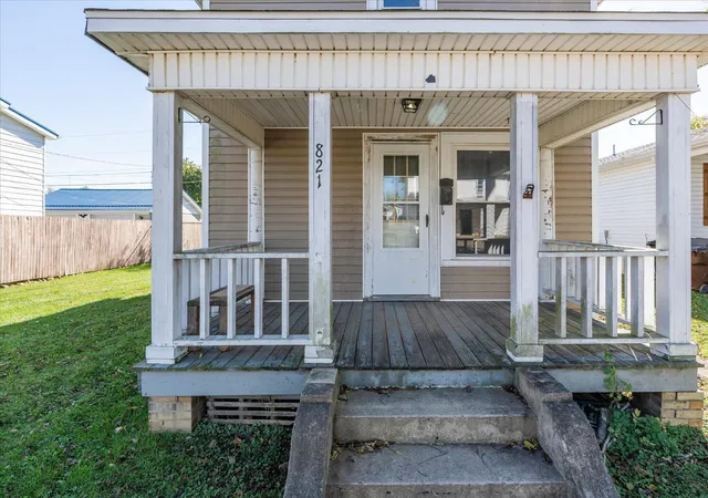 Photo 1 of Single family home for sale at 821 Broadway St, Washington Court House, OH 43160 | MLS# 226040472 | Listing updated on 2026-10-25