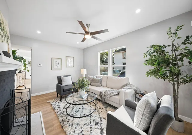 Photo 3 of Single family home for sale at 2033 Denune Ave, Columbus, OH 43211 | MLS# 226040466 | Listing updated on 2026-10-26