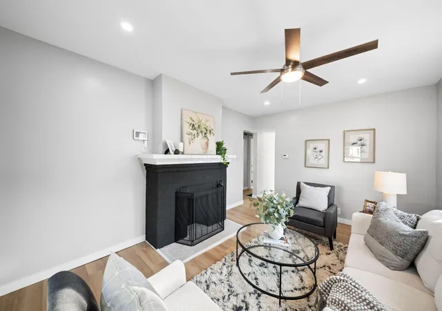 Photo 4 of Single family home for sale at 2033 Denune Ave, Columbus, OH 43211 | MLS# 226040466 | Listing updated on 2026-10-26