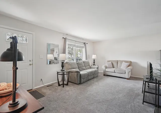 Photo 2 of Single family home for sale at 552 Fairholme Rd, Columbus, OH 43230 | MLS# 226040501 | Listing updated on 2026-10-31